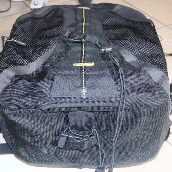 LowePro DryZone DZ-200 Waterproof Large Camera Backpack - Picture 2 of 6